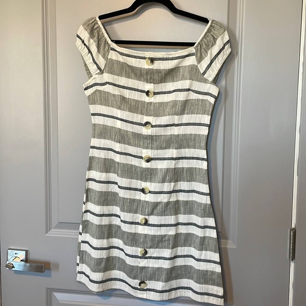 Dress - Picture 1 of 8